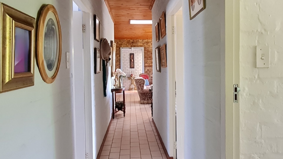 4 Bedroom Property for Sale in Boggomsbaai Western Cape